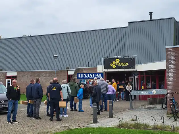 De vogelvriend Winschoten organiseerde afgelopen zaterdag weer een vogelmarkt! Eextahal Sport en Events Scheemda