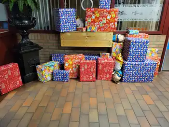 Sinterklaas cadeautjes (versiering) geschonken aan scholen.! Eextahal Sport en Events Scheemda