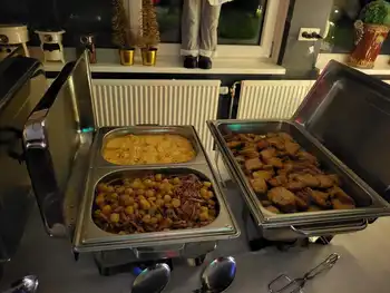 Buffet voor A.F. Security en Feenstra's Friet medewerkers Eextahal Sport en Events Scheemda