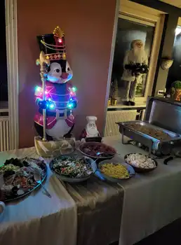 Buffet voor A.F. Security en Feenstra's Friet medewerkers Eextahal Sport en Events Scheemda